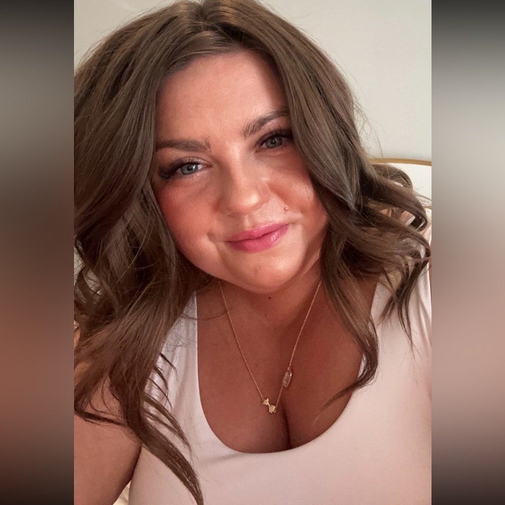 Meet your posher Danielle!